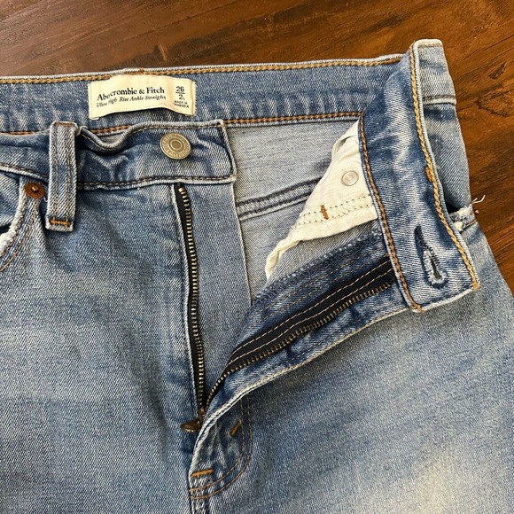 ABERCROMBIE & FITCH Curve Love The Ultra High Rise Ankle Straight Jeans - Picture 4 of 12